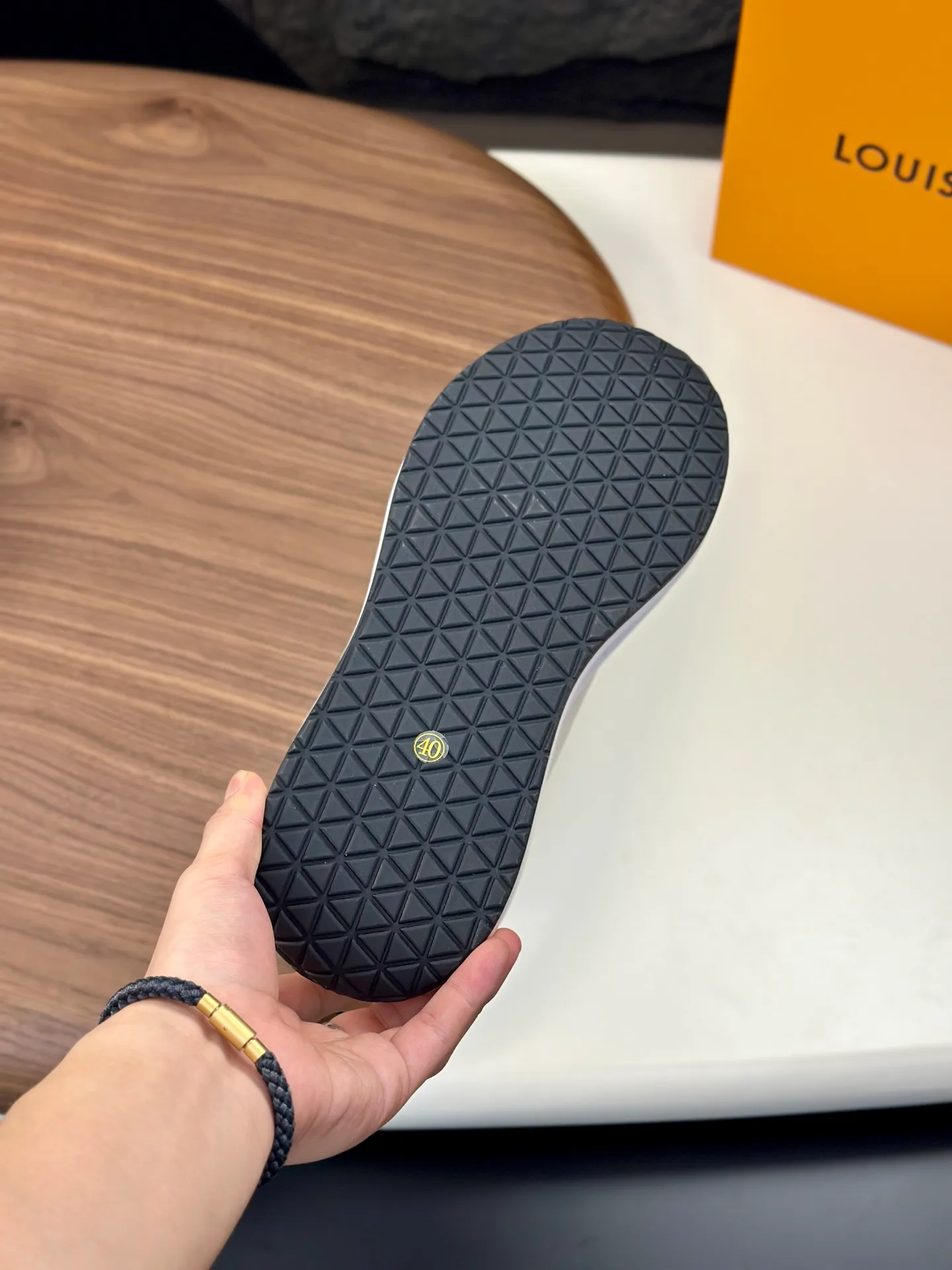 Men's shoes💰780 Lv 🔍Top purchasing agent🇮🇹 Louis Vuitton, the sports sneaker counter is synchronized, the uppers are imported from Italy, high-quality splicing colorful and complex crafts, the imported mesh padding is soft and comfortable, soles: original soles specially provided by the original factory, T men's men's shoes 💰U exclusive movable molded soles are super comfortable, original factory and single goods, 🔍🔍high quality, you can enter and leave the counter at will, welcome to compare, code number 38-44 (customized 45)